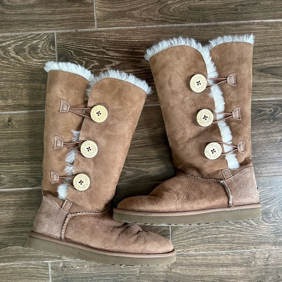 UGG Australia Women’s Bailey Button Triplets, Size 7 - Picture 2 of 7
